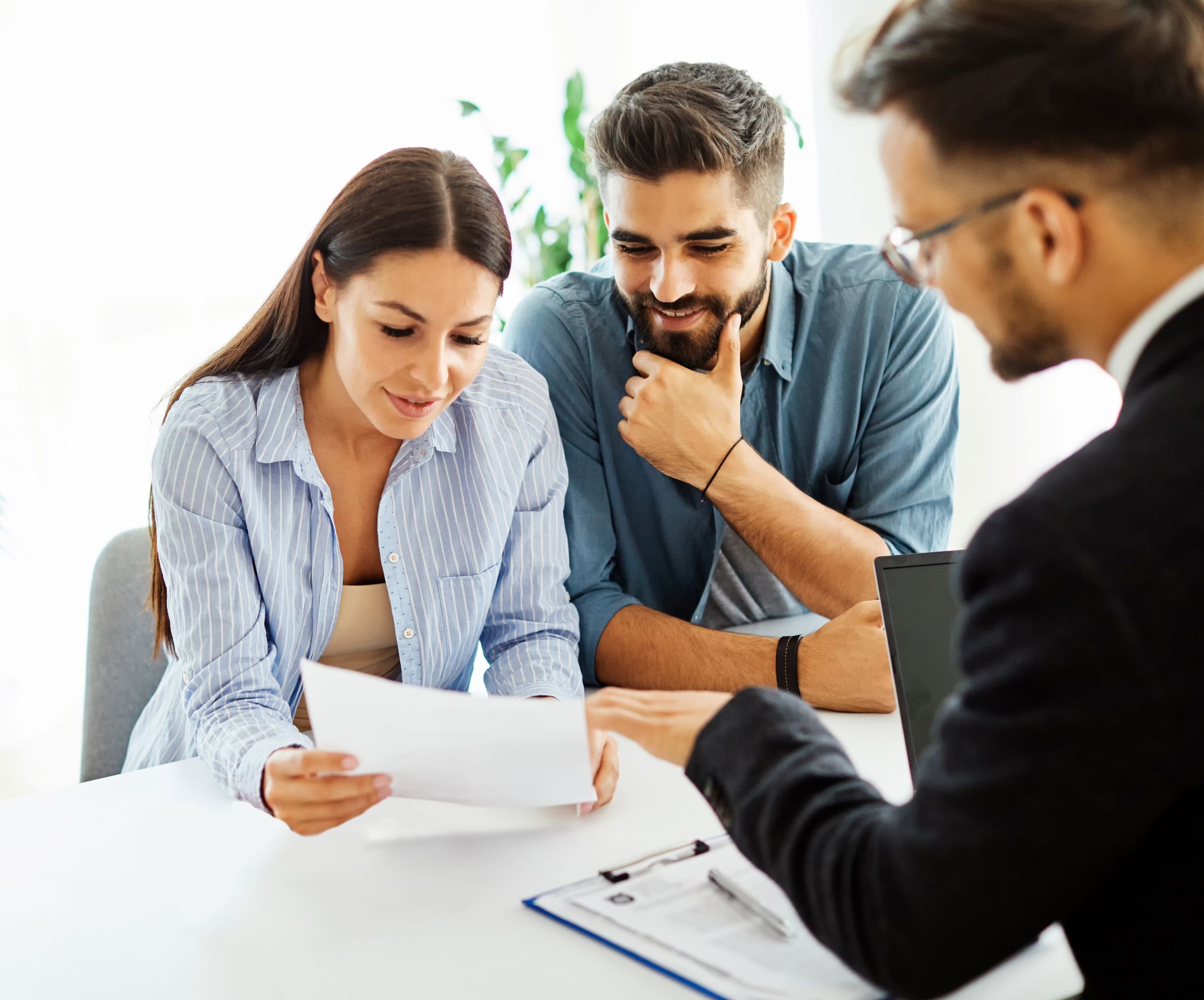 Massachusetts business owner consulting with a client, illustrating the need for liability coverage in professional settings