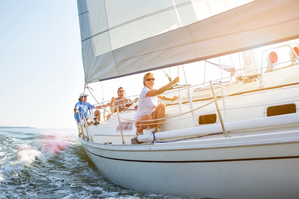 New Hampshire Personal Boat Insurance sailboat racing through the water